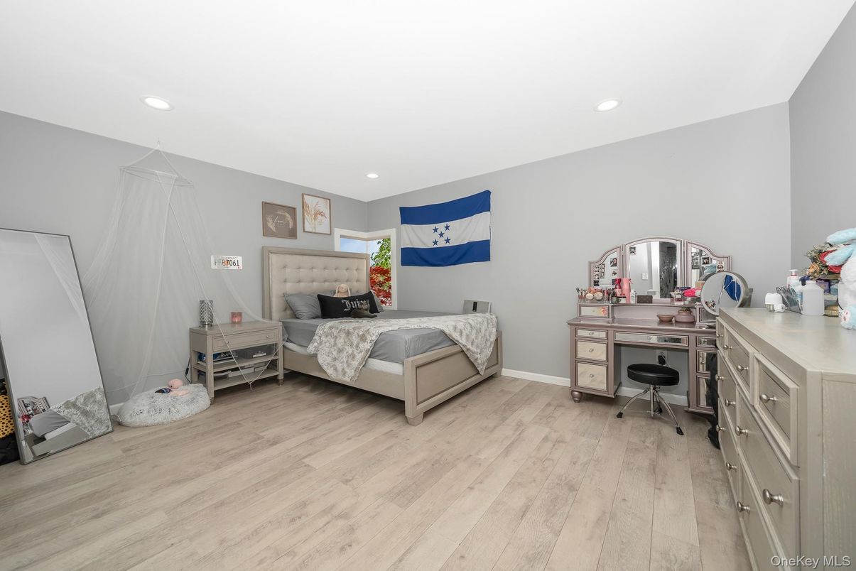 Bedroom, Home Office, Interior, Recessed Lighting, Wood Texture Flooring