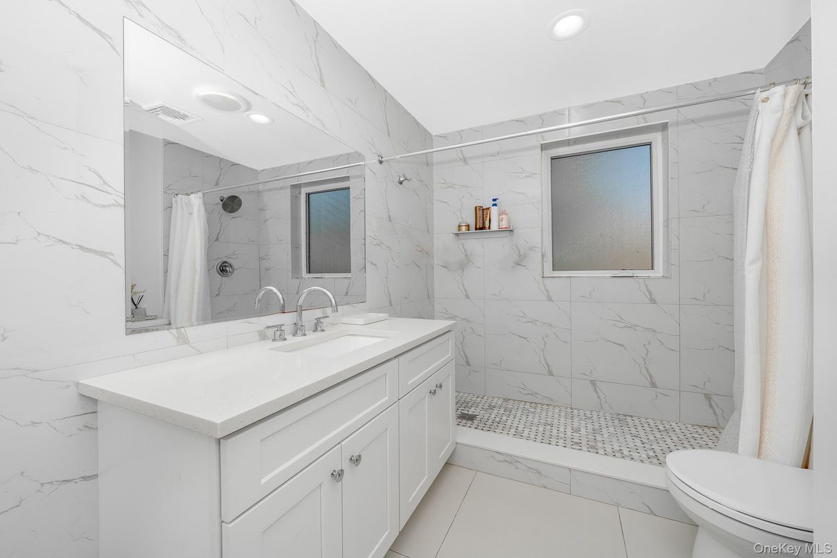 Bathroom, Interior, Marble, Marble Walls, Recessed Lighting