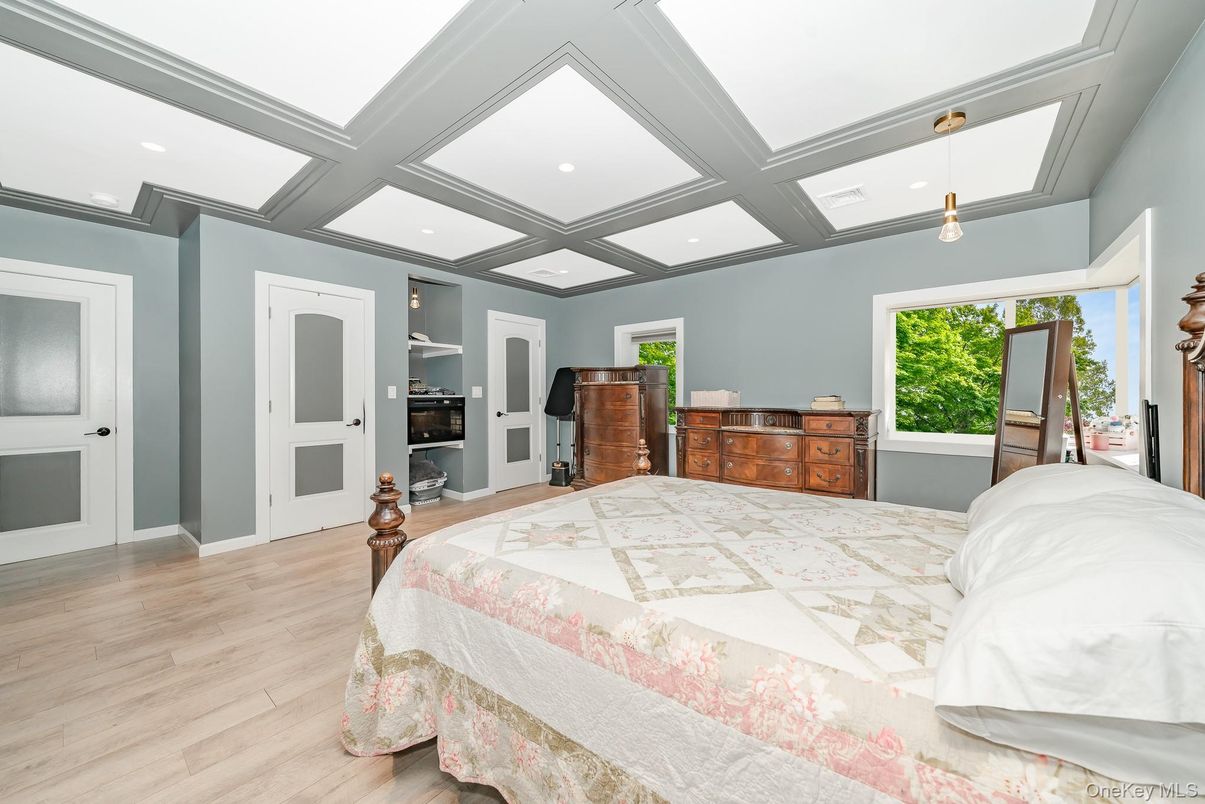 Bedroom, Interior, Pendant Lights, Recessed Lighting, Wood Texture Flooring