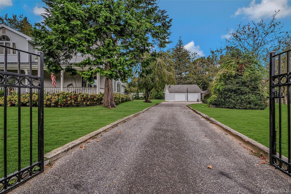 Backyard, Detached Garage, Exterior