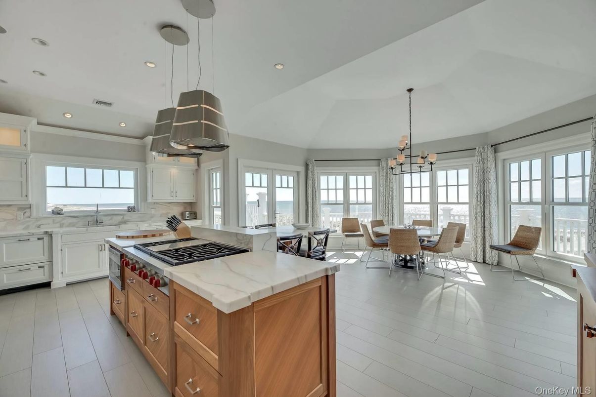Chandelier, Dining room, Interior, Kitchen, Pendant Lights, Recessed Lighting, Wood Texture Flooring