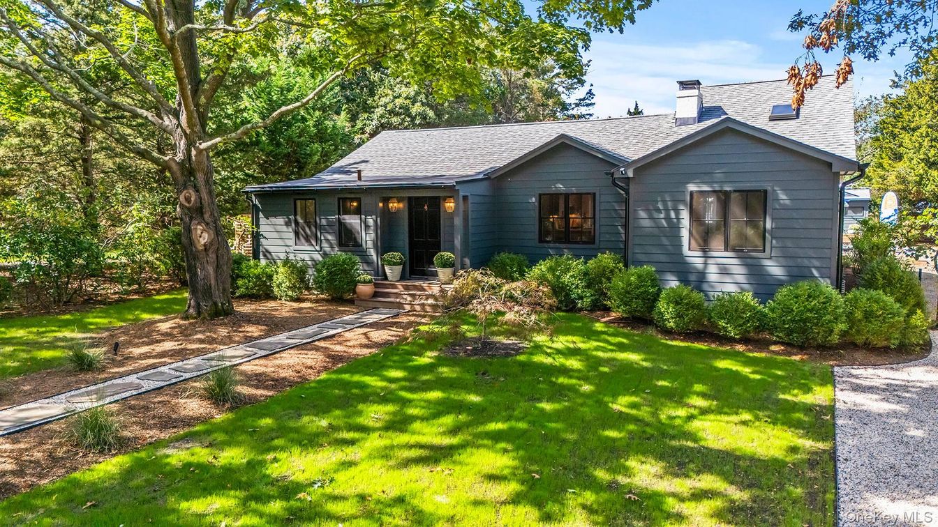 Backyard, Exterior, Facade, Ranch