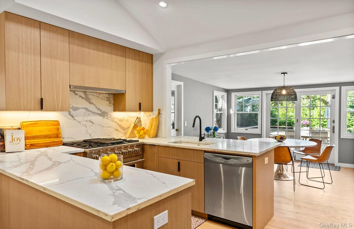 Dining room, Interior, Kitchen, Pendant Lights, Recessed Lighting, Stainless Steel Appliances, Wood Texture Flooring