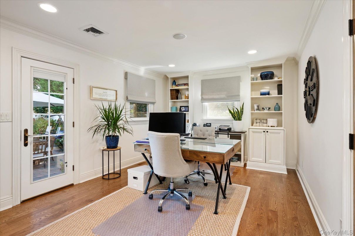 Home Office, Interior, Recessed Lighting, Wood Texture Flooring