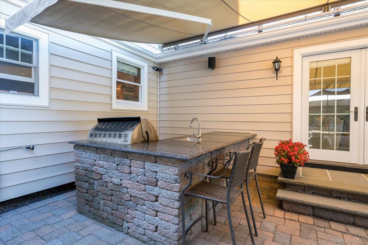 Exterior, Outdoor Kitchen