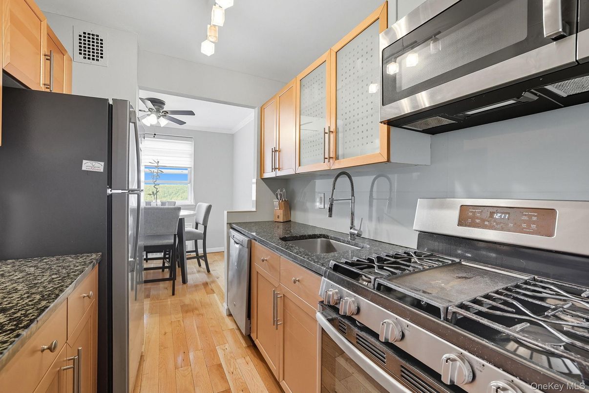Dining room, Interior, Kitchen, Stainless Steel Appliances, Wood Texture Flooring