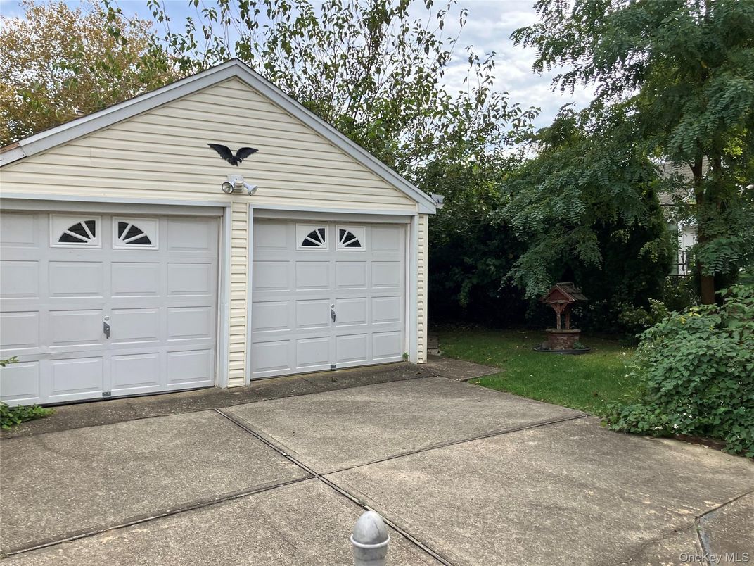 Detached Garage, Exterior