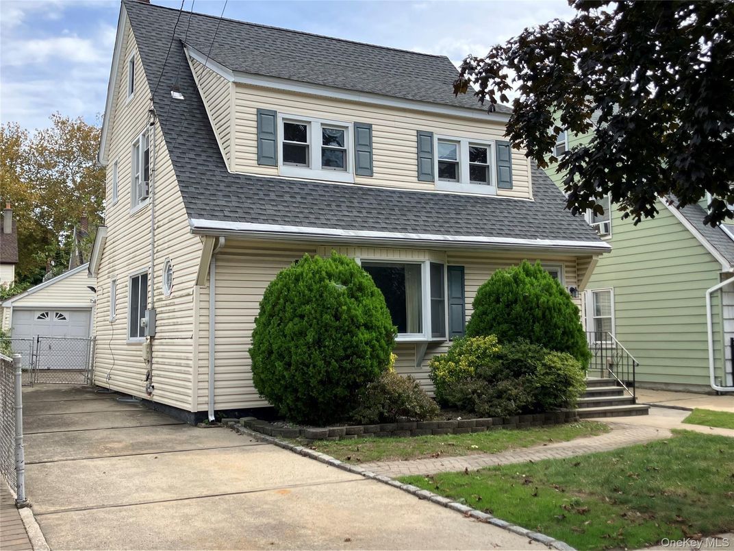 Exterior, Facade, Cape Cod