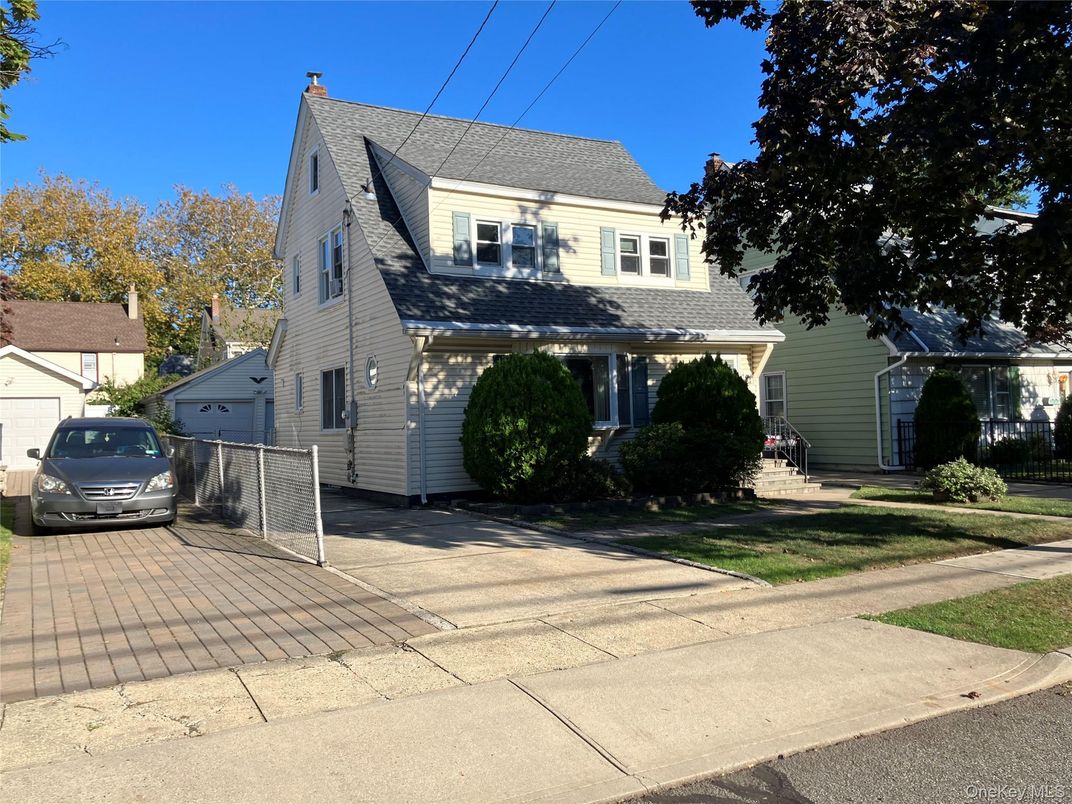 Exterior, Facade, Cape Cod