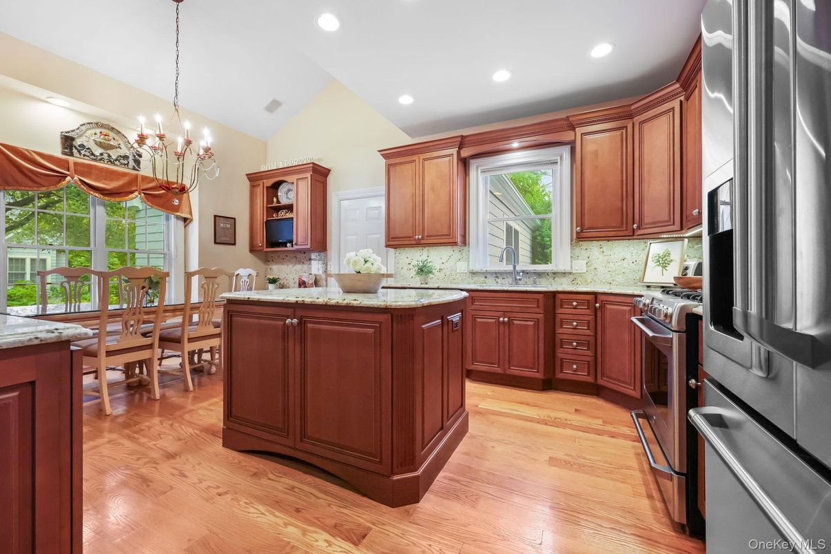 Chandelier, Dining room, Interior, Kitchen, Recessed Lighting, Wood Texture Flooring
