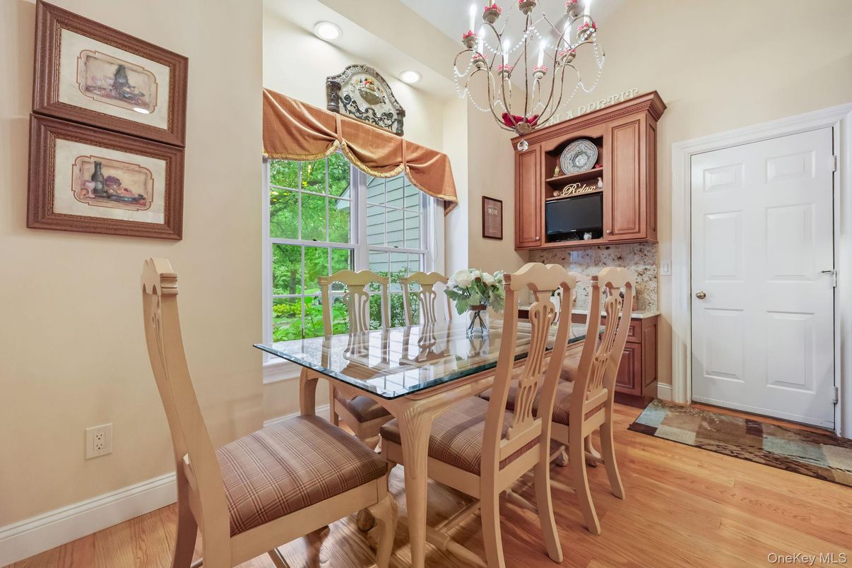 Chandelier, Dining room, Interior, Recessed Lighting, Wood Texture Flooring