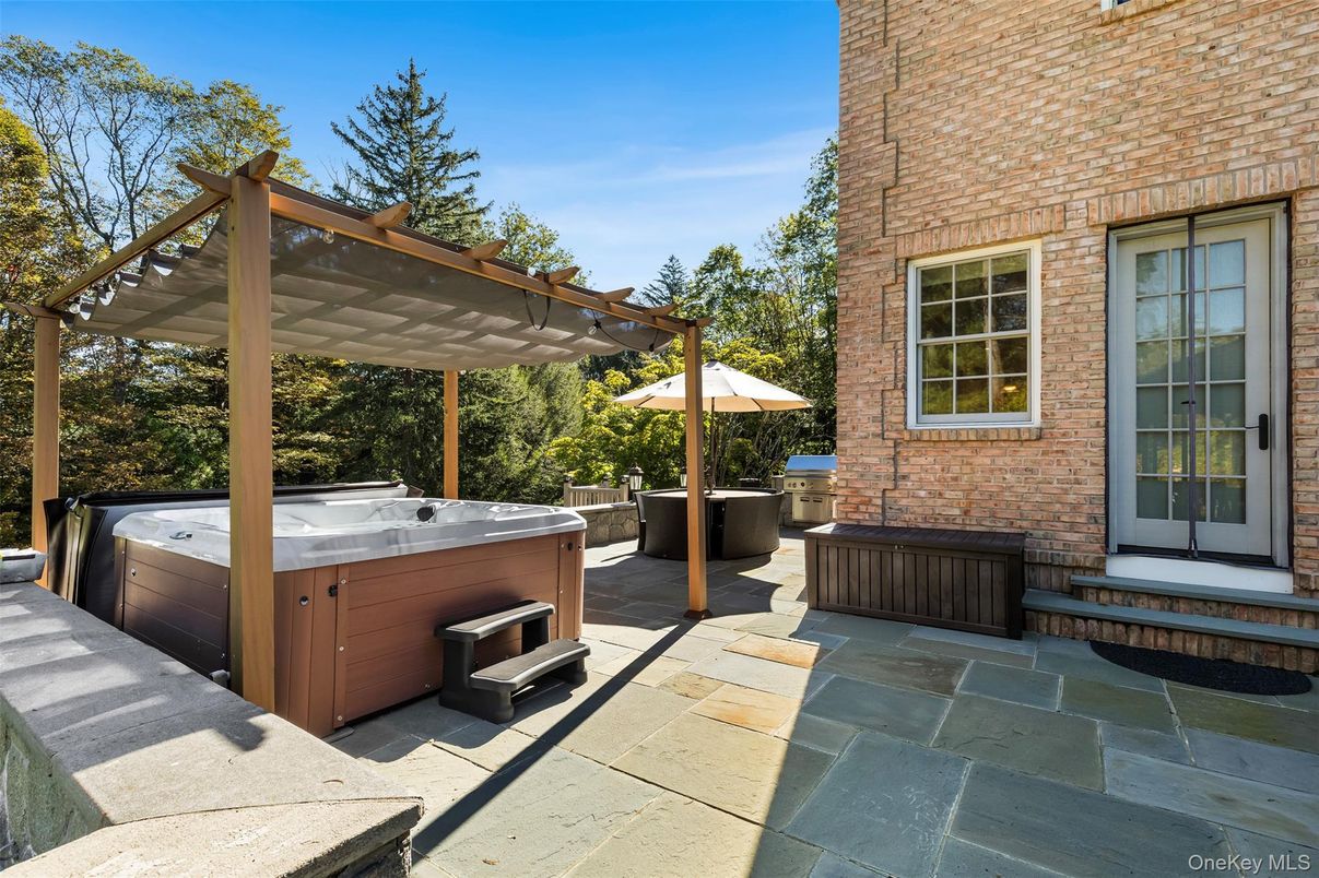 Exterior, Hot Tub