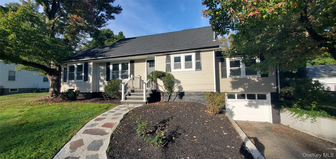 Attached, Exterior, Facade, Cape Cod