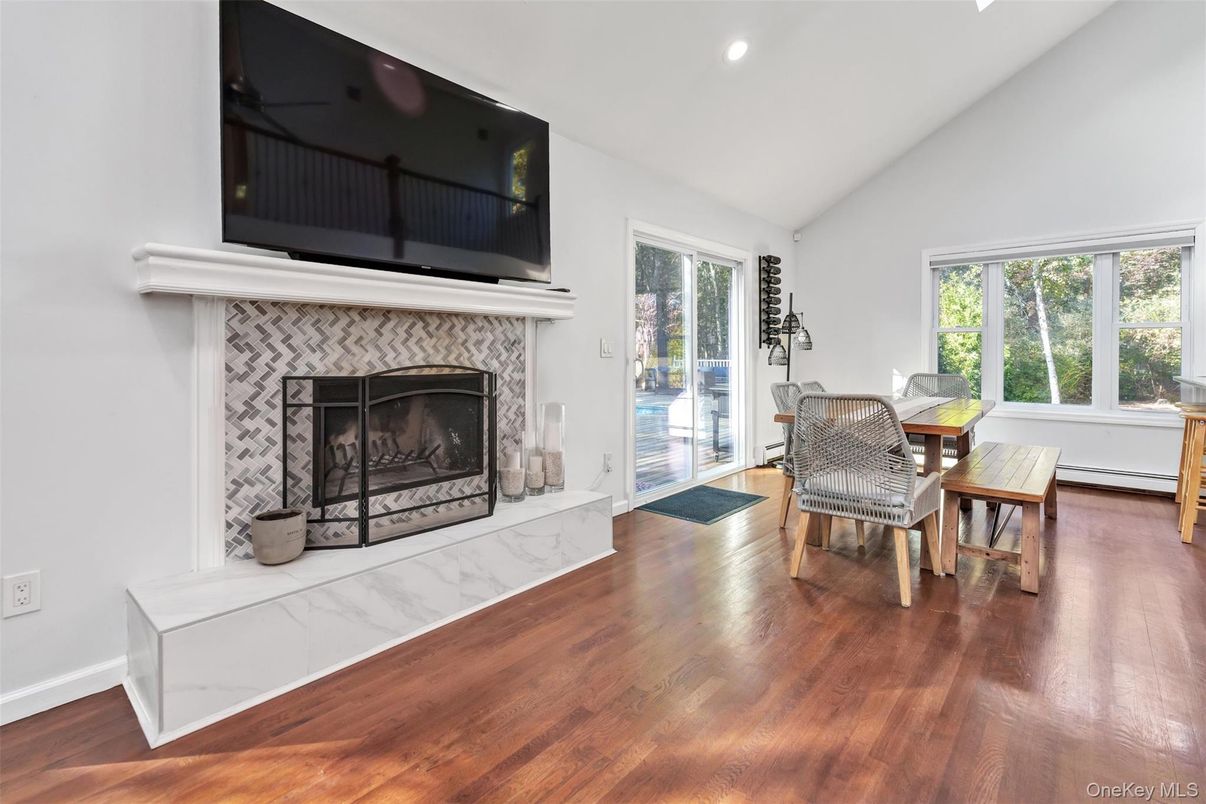 Dining room, Fireplace, Interior, Recessed Lighting, Wood Texture Flooring