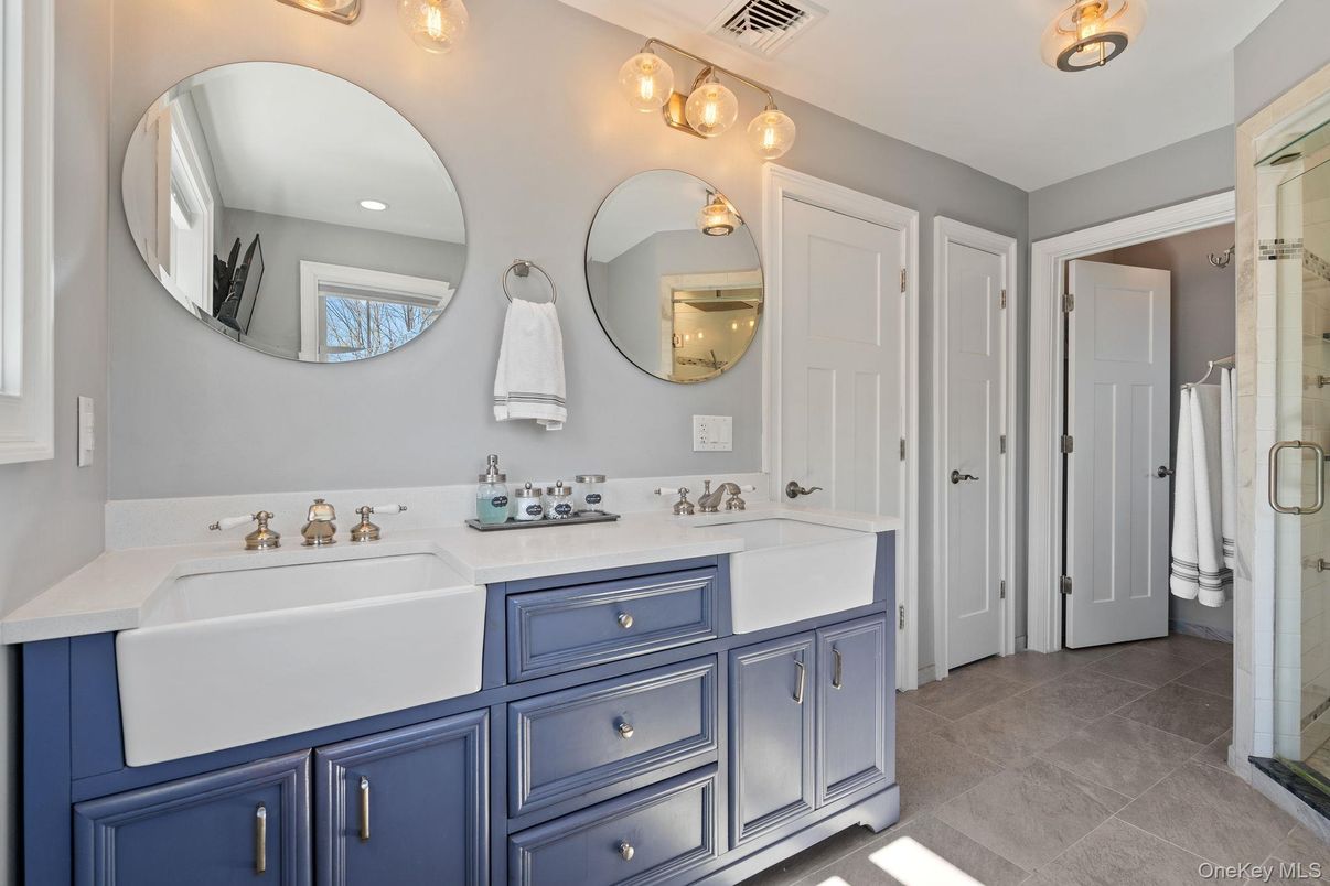 Bathroom, Dual Sink Vanities, Interior, Recessed Lighting