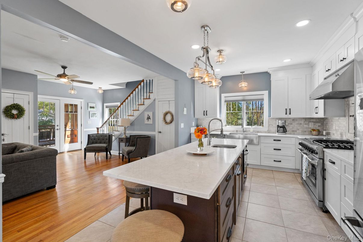 Interior, Kitchen, Living room, Pendant Lights, Recessed Lighting, Stainless Steel Appliances, Wood Texture Flooring