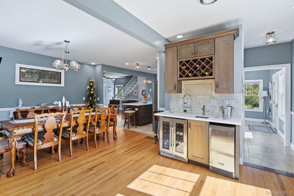 Dining room, Interior, Kitchen, Pendant Lights, Recessed Lighting, Stainless Steel Appliances, Wood Texture Flooring