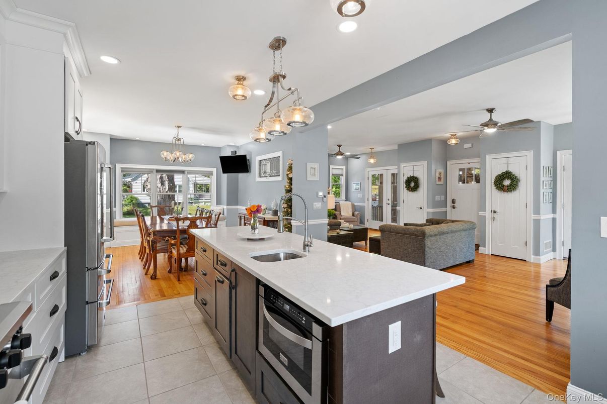 Chandelier, Dining room, Interior, Kitchen, Living room, Recessed Lighting, Wood Texture Flooring