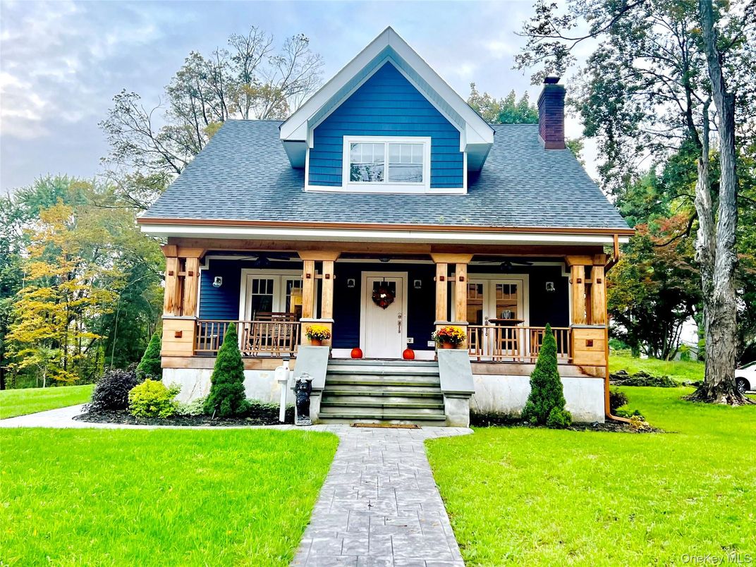 Exterior, Facade, Cape Cod