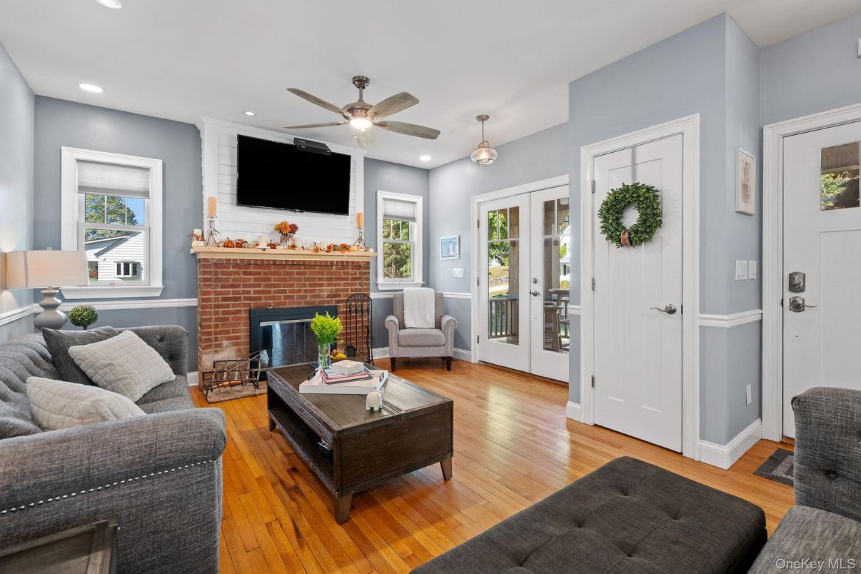Fireplace, Interior, Living room, Pendant Lights, Recessed Lighting, Wood Texture Flooring