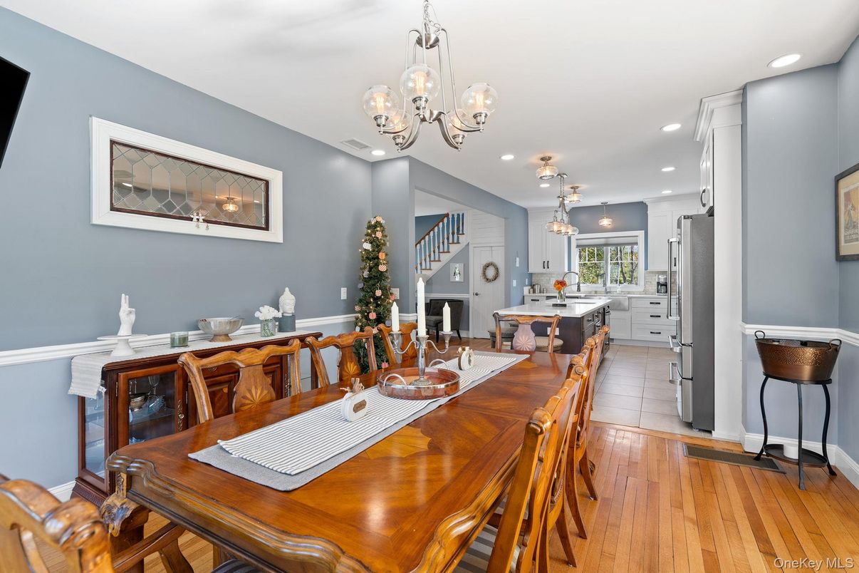 Chandelier, Dining room, Interior, Kitchen, Pendant Lights, Recessed Lighting, Wood Texture Flooring