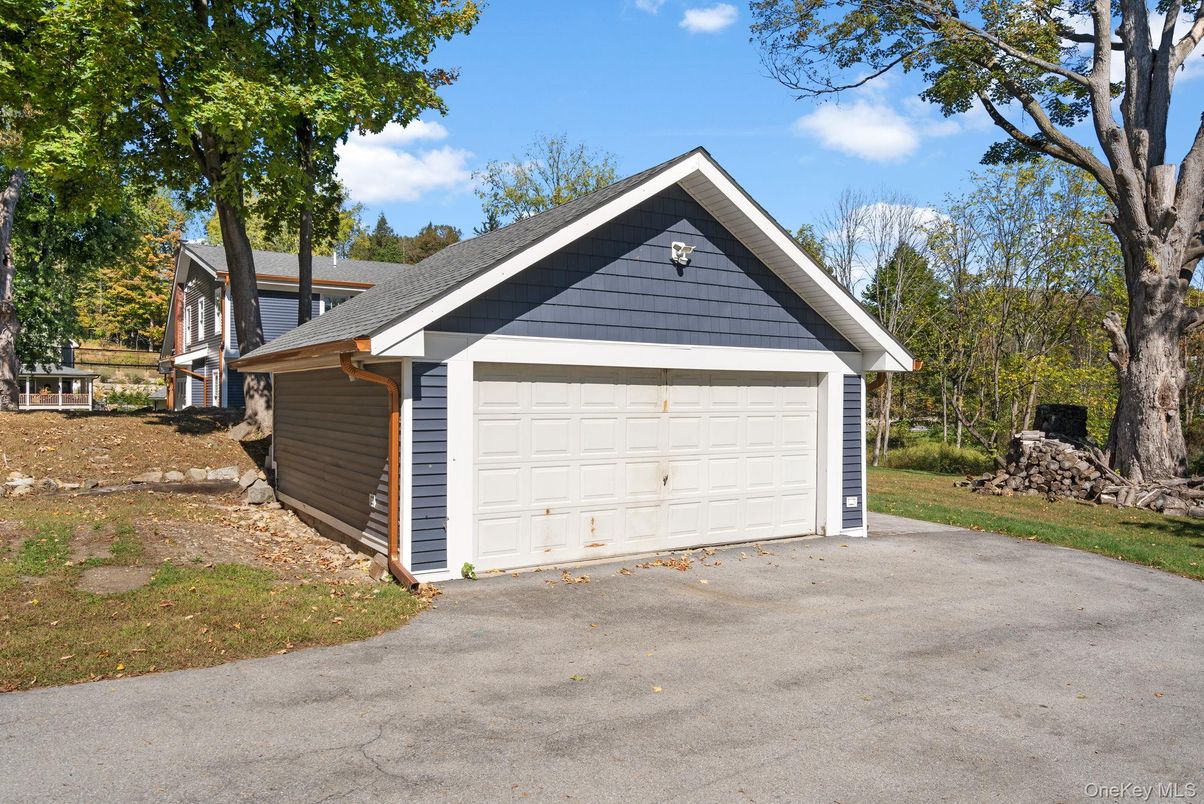 Detached Garage, Exterior