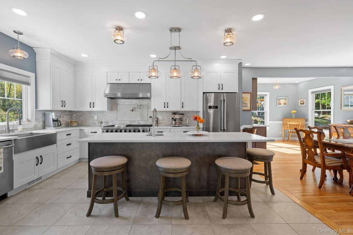 Dining room, Interior, Kitchen, Pendant Lights, Recessed Lighting, Stainless Steel Appliances