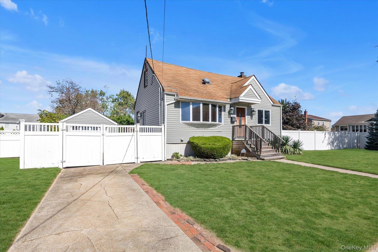 Backyard, Exterior, Facade, Cape Cod