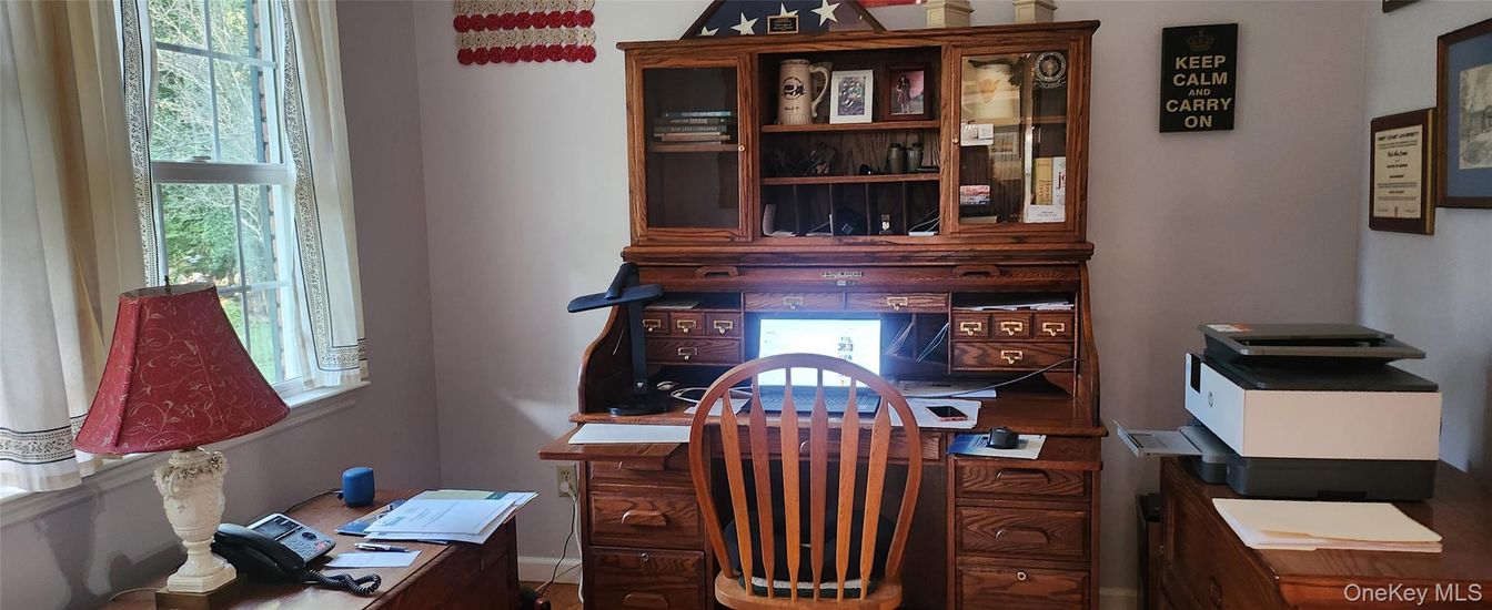 Home Office, Interior
