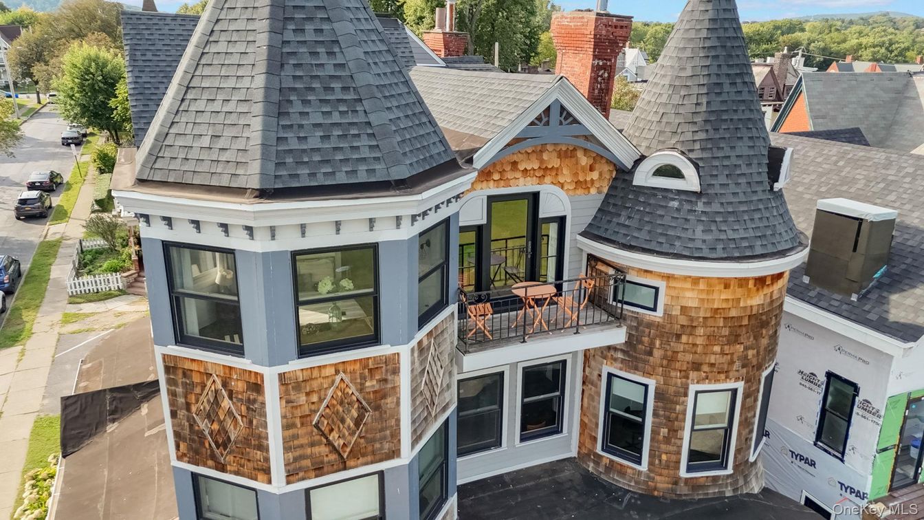 Exterior, Facade, Queen Anne Victorian