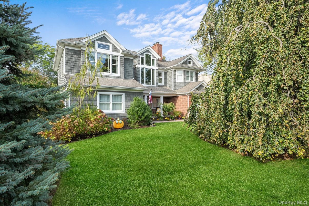 Exterior, Facade, Brick Facade, Queen Anne Victorian