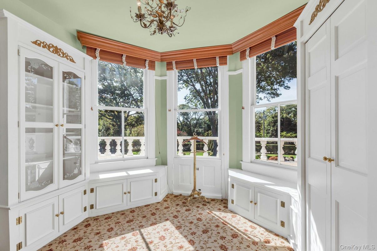 Chandelier, Interior, Sun Room