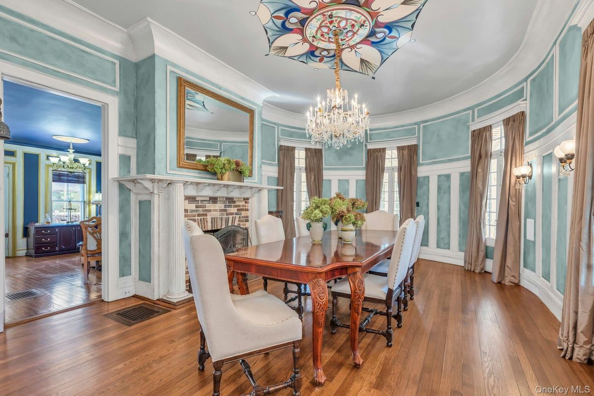 Chandelier, Dining room, Fireplace, Interior, Wood Texture Flooring