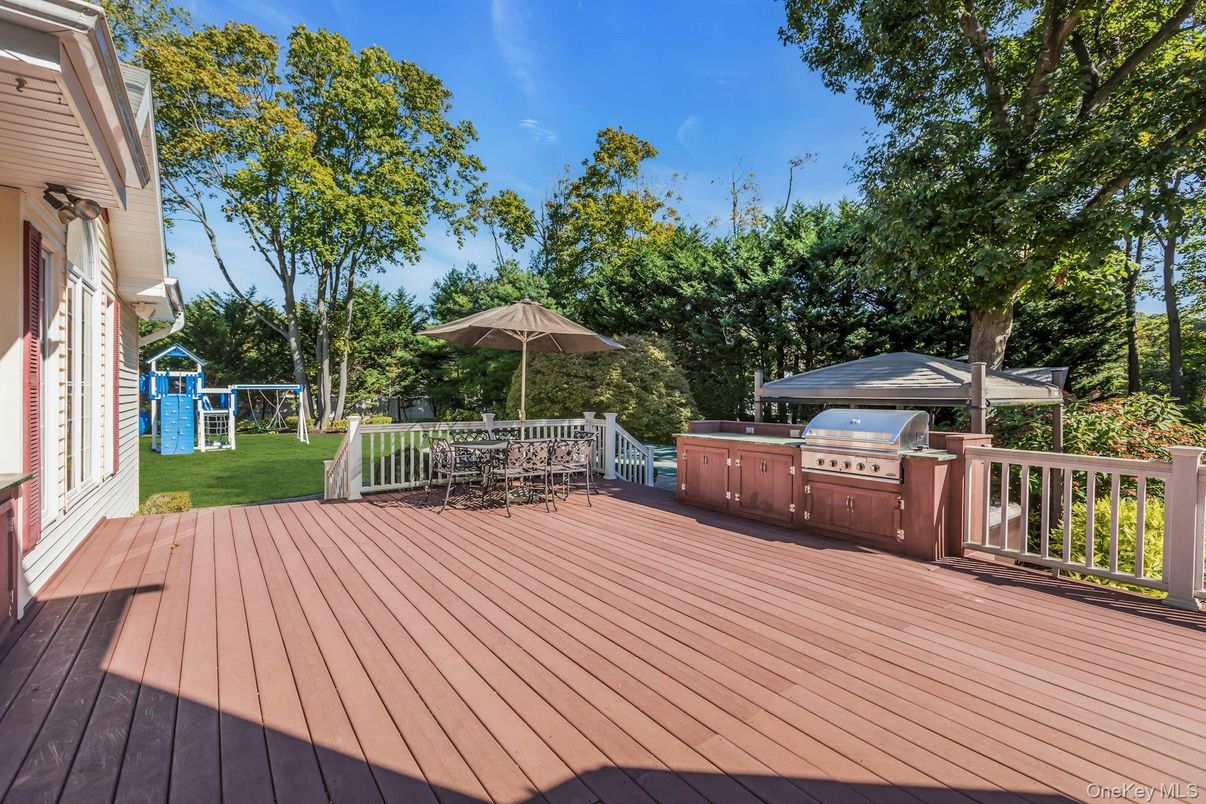 Exterior, Outdoor Kitchen