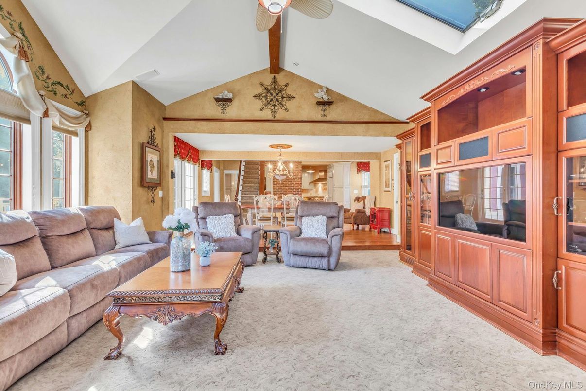Chandelier, Dining room, Interior, Living room