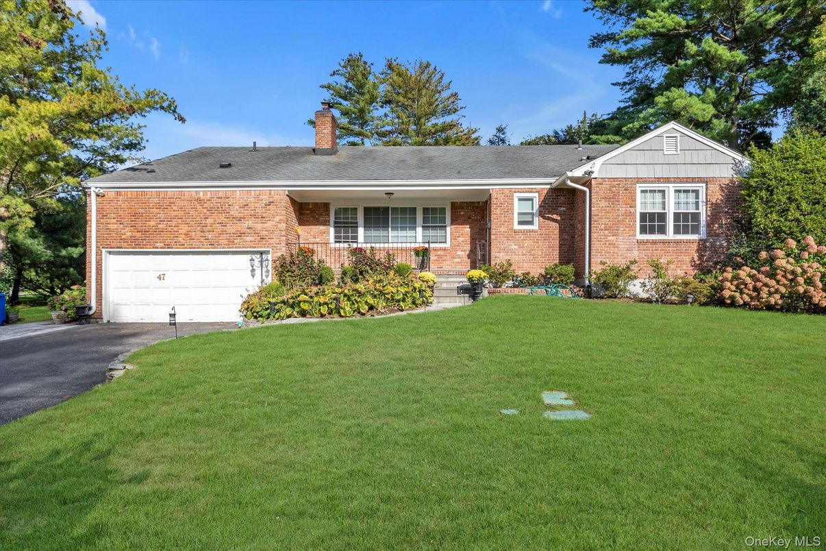 Attached, Exterior, Facade, Brick Facade, Ranch