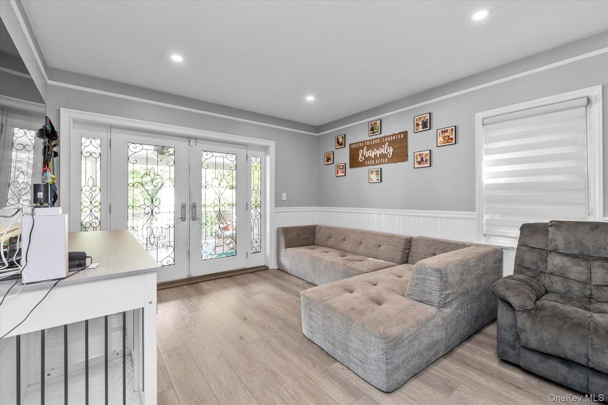 Interior, Recessed Lighting, Wood Texture Flooring