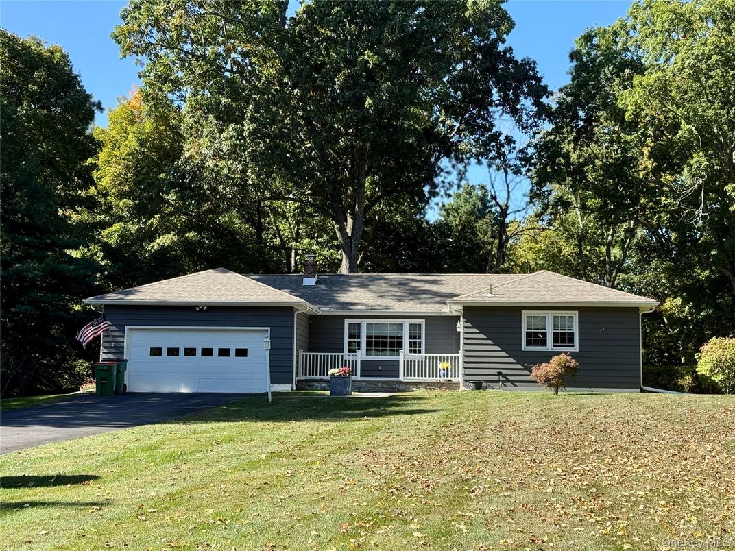 Attached, Exterior, Facade, Ranch