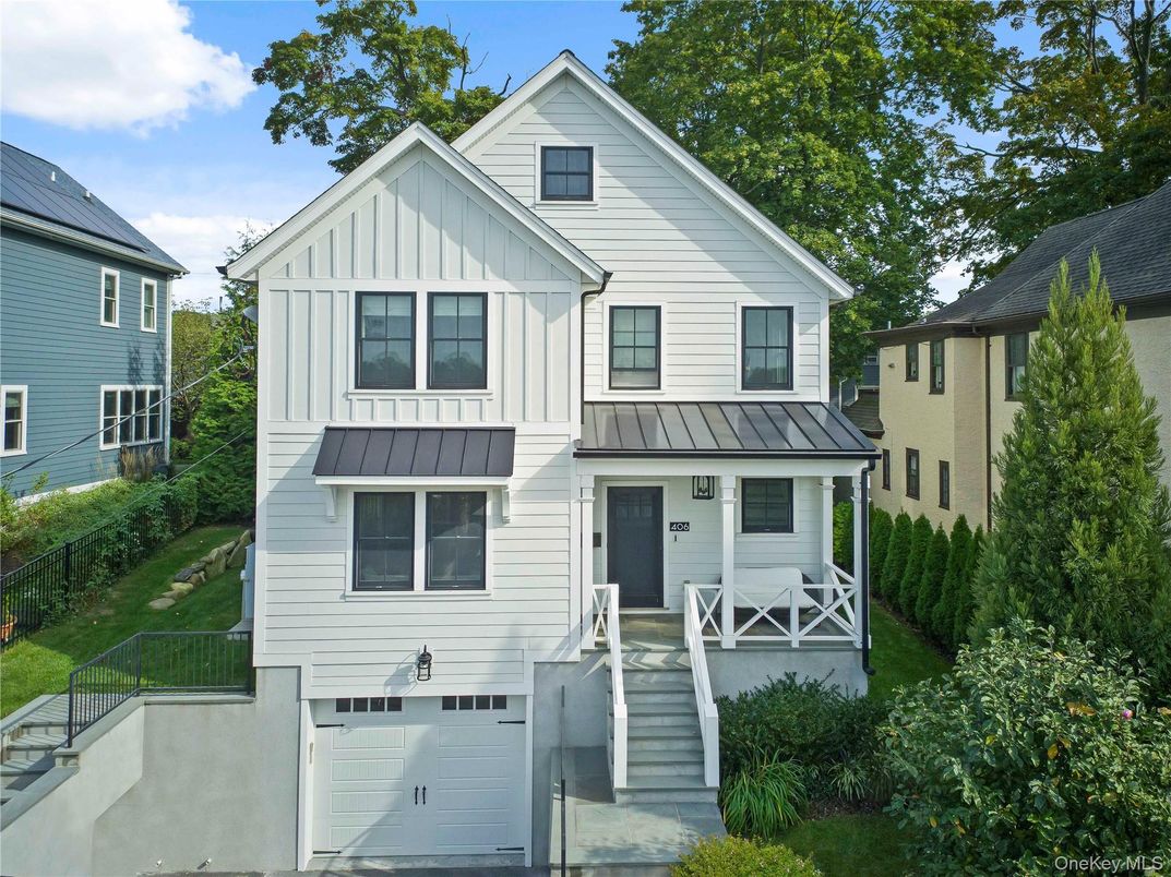 Attached, Exterior, Facade, Farmhouse