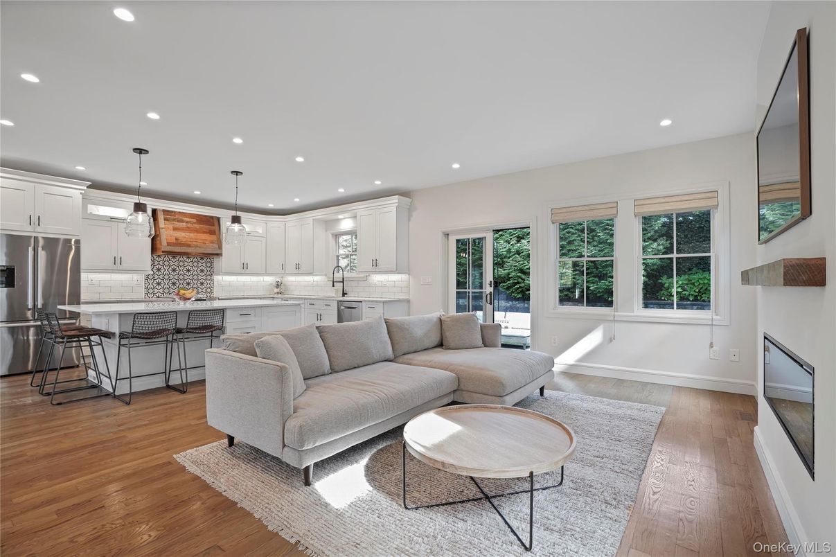 Interior, Kitchen, Living room, Pendant Lights, Recessed Lighting, Stainless Steel Appliances, Wood Texture Flooring