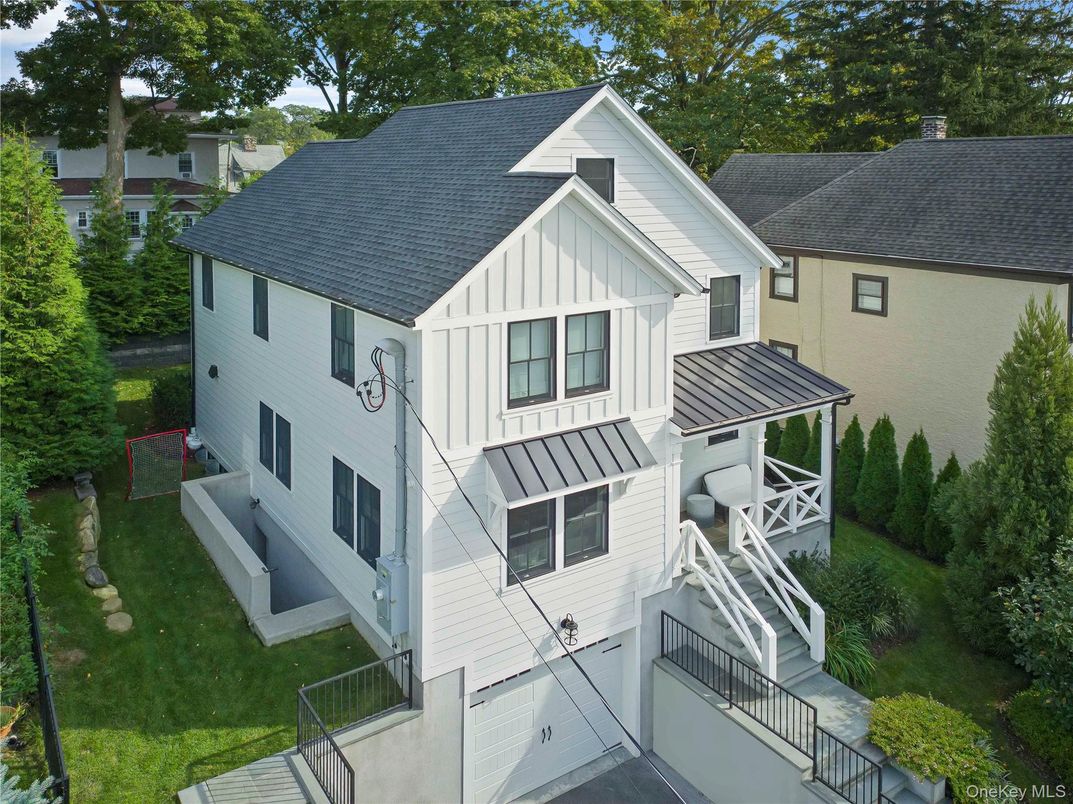 Attached, Exterior, Facade, Farmhouse
