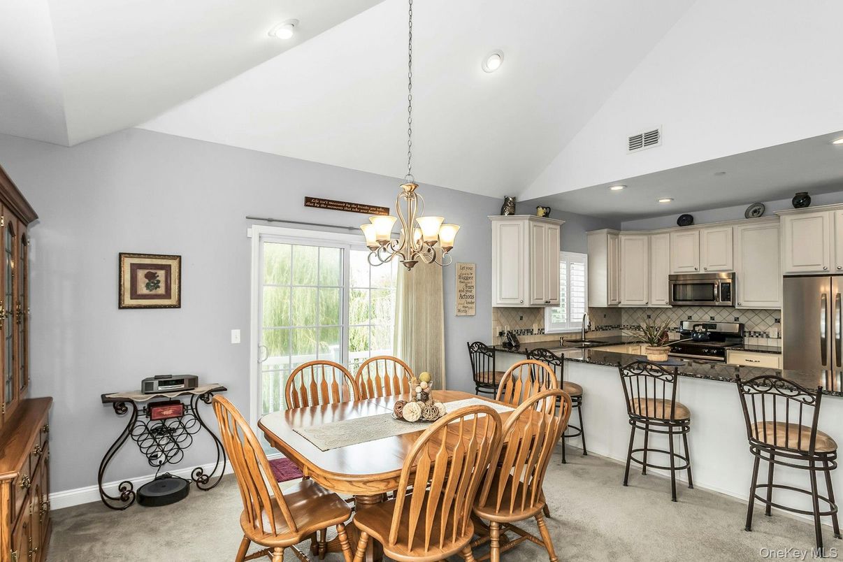 Chandelier, Dining room, Interior, Kitchen, Recessed Lighting, Stainless Steel Appliances