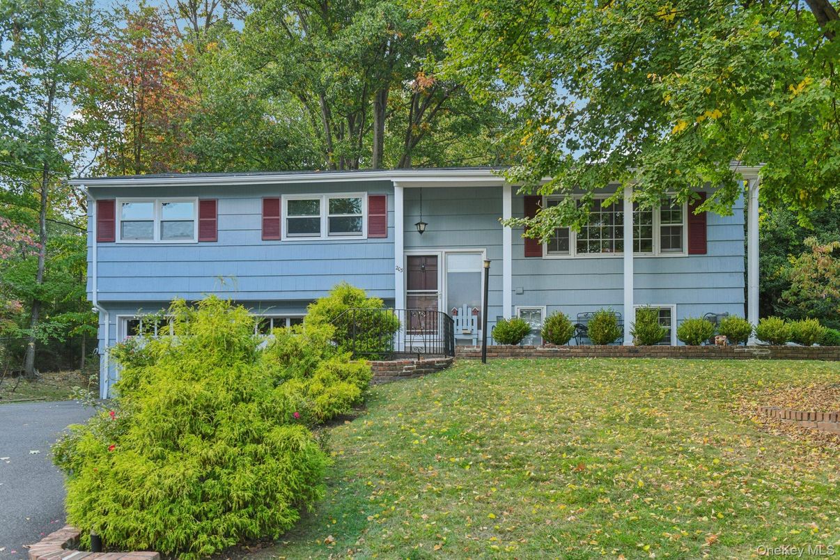 Attached, Exterior, Facade, Raised Ranch