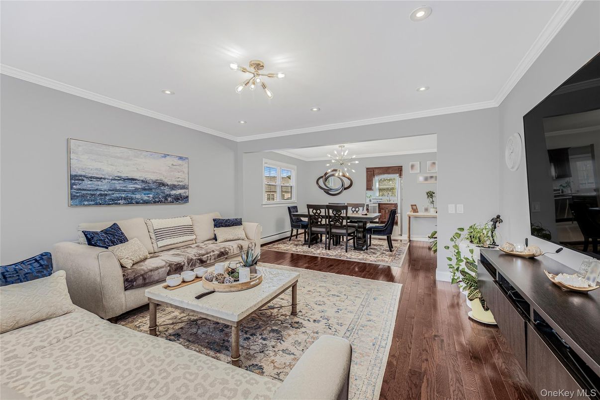 Chandelier, Dining room, Interior, Living room, Recessed Lighting, Wood Texture Flooring