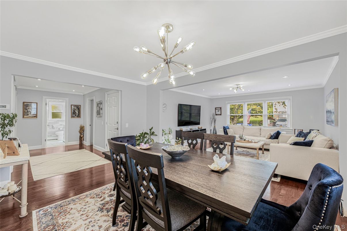 Dining room, Interior, Living room, Pendant Lights, Recessed Lighting, Wood Texture Flooring