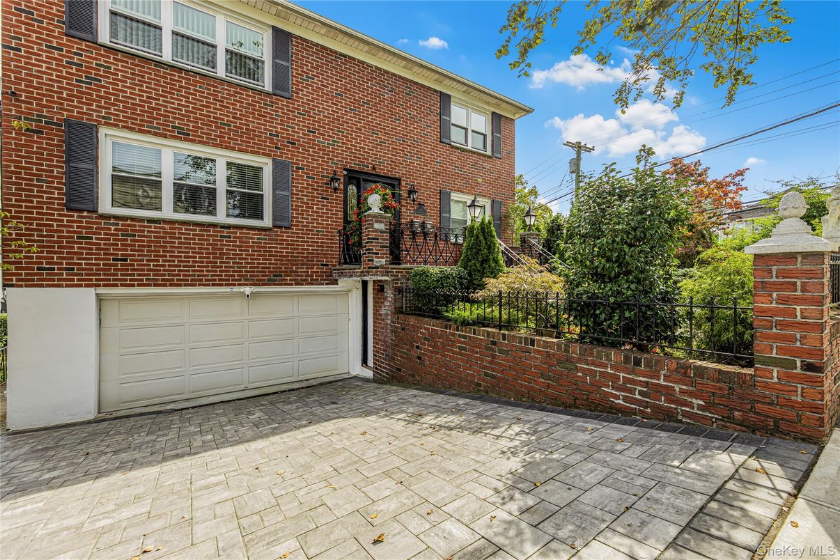 Attached, Exterior, Facade, Brick Facade, Rowhouse