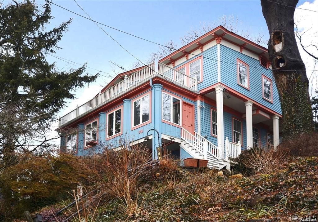 Exterior, Facade, Queen Anne Victorian