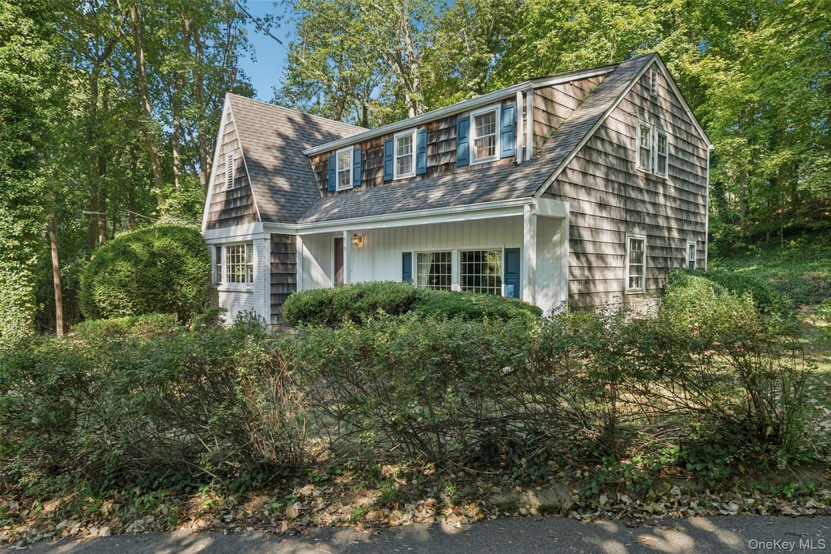 Exterior, Facade, Cape Cod