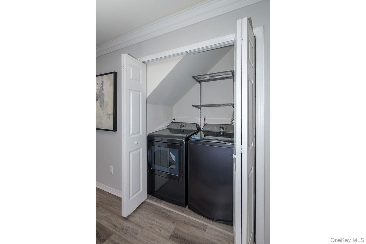 Interior, Washer, Wood Texture Flooring