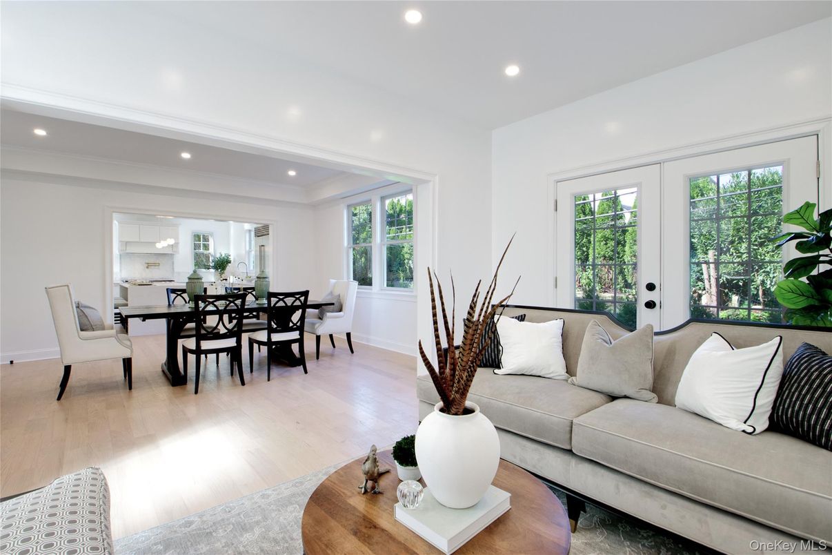 Dining room, Interior, Living room, Recessed Lighting, Wood Texture Flooring